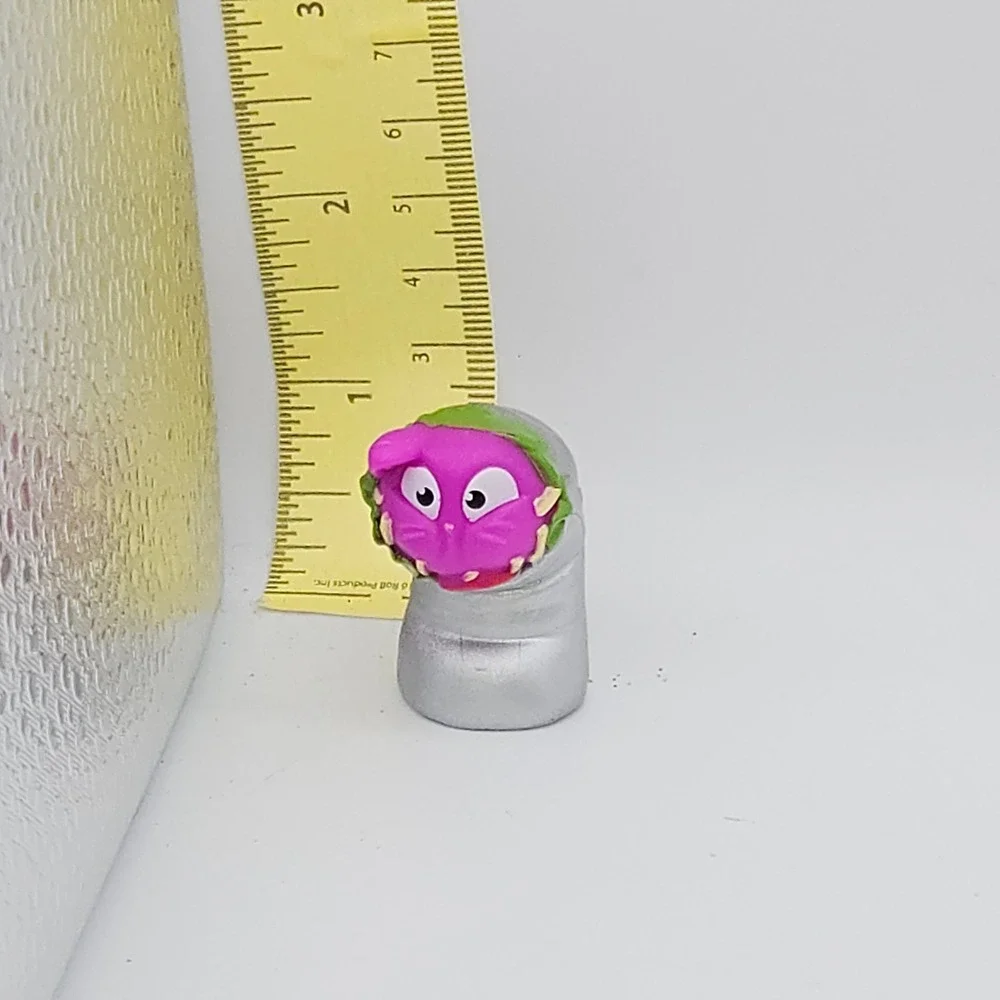 Hasbro Lost Kitties Toy Figure Unisex Small Silver Pink E4458 Series 1 Kitty